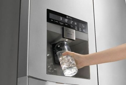 Distributeur de glace et d'eau