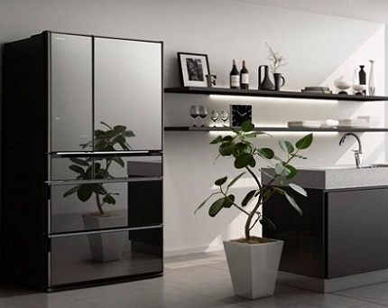 Réfrigérateur Hitachi dans la cuisine