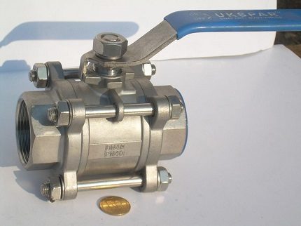 Ball valve Feedthrough version of the crane