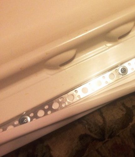 How to fix a new seal on the refrigerator door Seal mount