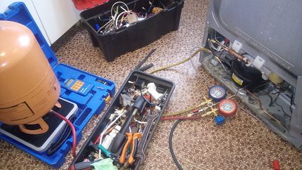 How to restore the refrigerator drainage system Capillary purge