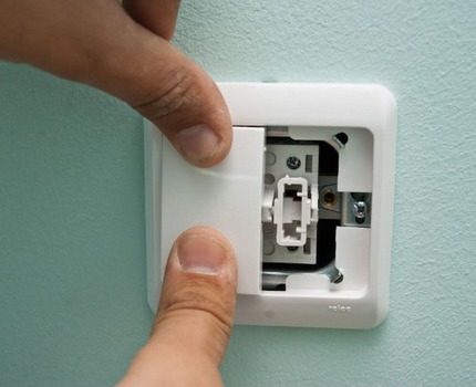 Es ist wichtig, nur hochwertige Elektrogeräte und Kabel zu kaufen Installation des Leistungsschalters