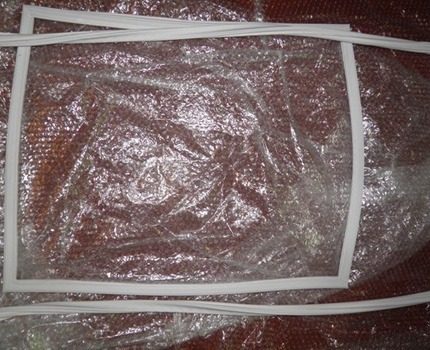 Il est important d'acheter le même modèle de joint en magasin. Nouveau joint pour le réfrigérateur