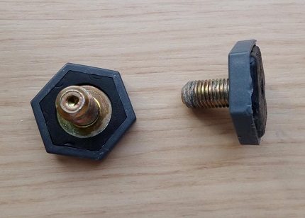 La réparation et le remplacement de pièces de rechange pour les machines à laver AEG sont extrêmement rares. Pieds de support pour AEG