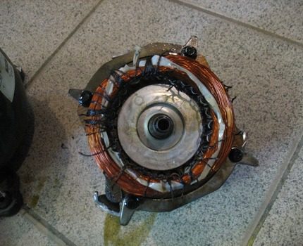 Un problème non détecté dans le temps peut endommager le réfrigérateur. Surchauffe du moteur