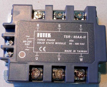 Die Hauptmerkmale werden auf das Gerät angewendet Bistabiles Halbleiterrelais