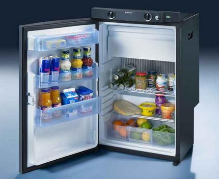 Ces réfrigérateurs sont compacts et insensibles aux surtensions. Avantages des unités d'absorption