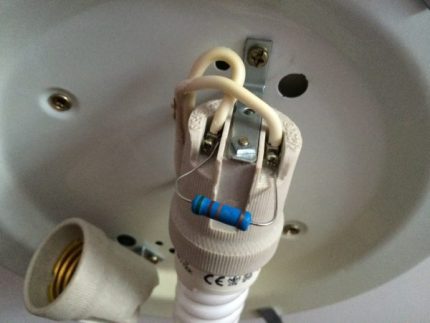 Connexion d'une résistance à une lampe