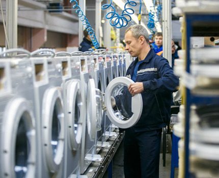 When assembling Atlant washers, modern equipment is used Assembling Atlant cars