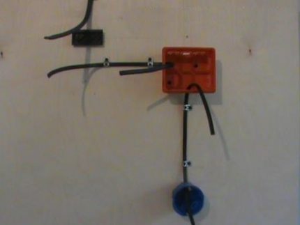 İki anahtarlı anahtarı takmadan ve bağlamadan önce hazırlık çalışmaları Devre kesiciyi monte etmeye hazırlanma