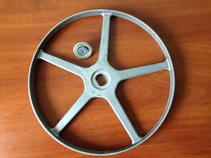 Pulley burrs can damage the belt The pulley should not be bent