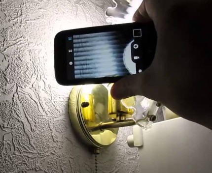 LED ondulée sur l'écran du téléphone