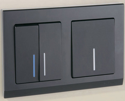 Commutateur à un et deux groupes avec rétroéclairage