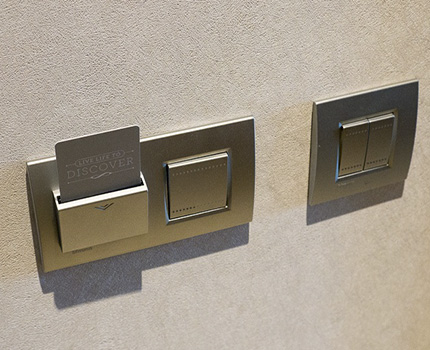 Interrupteur lumineux avec contrôle par carte à clé