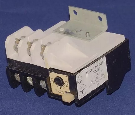 L'appareil protège l'installation contre une surcharge de tension soudaine Relais PTT