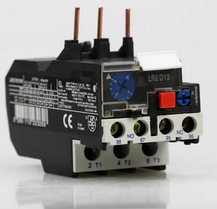 Il est important de régler correctement les paramètres de température actuels et externes. Élément relais