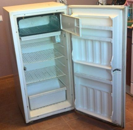 Offer refrigerator for sale with photo Photo of a refrigerator for sale