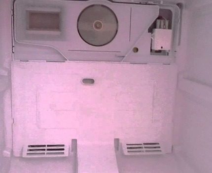 Le glaçage dans le produit No Frost indique une panne de tena Radiateur gelé