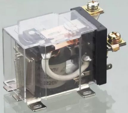 Das Produkt ist mit einer Schutzhülle ausgestattet. Elektromagnetisches Speicherrelais