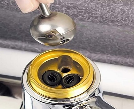 Les joints en caoutchouc entre la bille et la structure sont sujets à l'usure Cartouche à billes