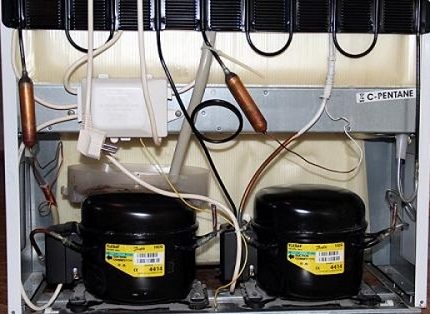 Réfrigérateur avec deux compresseurs