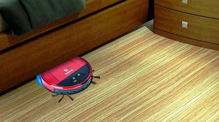 Une hauteur de 6 cm vous permet de nettoyer même sous un canapé bas Panda i5 au travail