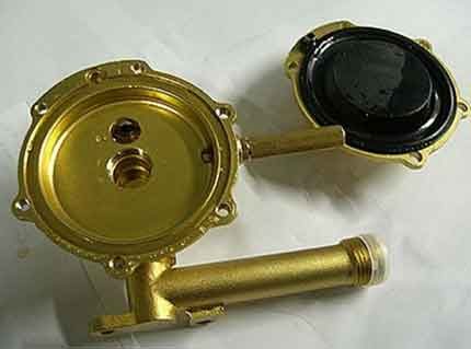 Im Getriebegehäuse befindet sich eine Membran Geteiltes Getriebegehäuse