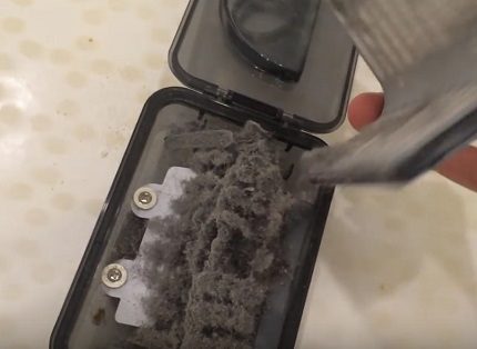 Dust container Redmond RV R100 Robot dust collector full