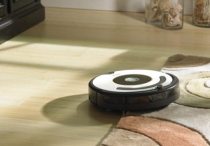 L'appareil peut surmonter la hauteur du tapis. Trajectoire du mouvement des aspirateurs robotiques