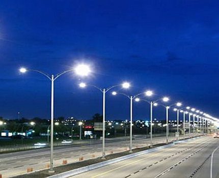 The color of the light flux depends on the composition of the gas in the flask Mercury outdoor lighting system