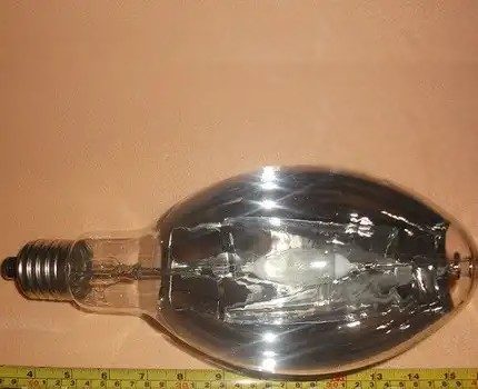 Light bulbs with a mirror layer Mercury lamps DRIZ