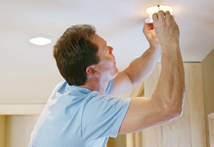 Comment changer l'ampoule LED Remplacement de la lampe LED