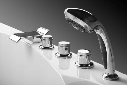 Vega brand waterfall can fill a bath in 5 minutes Model Vega Piccolo Lux