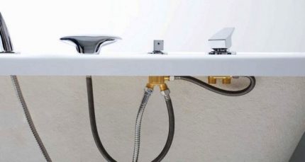 Waterfall can be installed on board Installation on a side of a bathtub