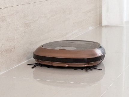 Localização dos sensores de infravermelho no compartimento do robô do aspirador de pó Ayklebo Omega Sensores Omega IClebo