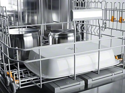 Height adjustable basket