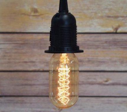 Lampe à décharge dans une douille filetée standard Cartouche pour lampe à incandescence