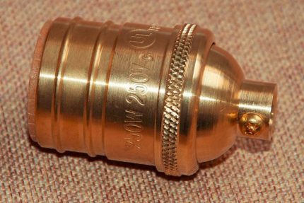 Marquage sur un porte-ampoule fileté Marquage des cartouches métalliques