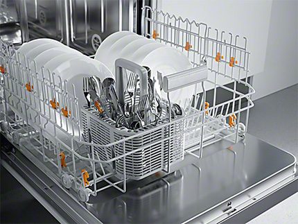 Paniers pour placer la vaisselle dans le bunker du lave-vaisselle Electrolux Panier à couverts