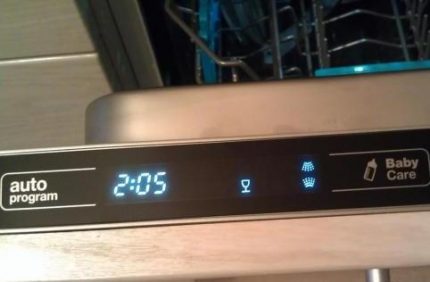 Toutes les informations sont affichées sur le panneau. Affichage du panneau de commande