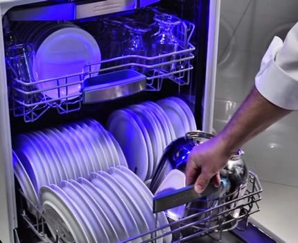 A machine loaded with utensils