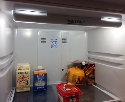 Il est nécessaire de remplacer l'ampoule par une ampoule similaire et recommandée par le fabricant Contrôle léger