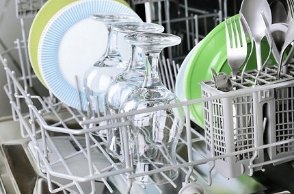 Bulaşık makinesindeki bulaşıklar