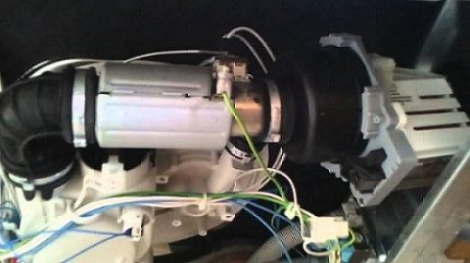 Chauffage électrique instantané pour lave-vaisselle Chauffage instantané pour lave-vaisselle intégré dans la pompe de recirculation