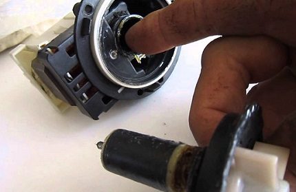 Nettoyage de la pompe de la saleté