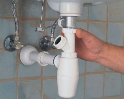 Le siphon en plastique est facile à démonter Conception de siphon pliable