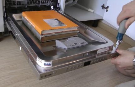 Vis autotaraudeuses pour fixer la façade