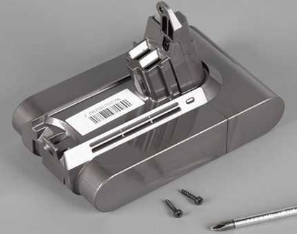 Pil, kullanım ömrünün sonunda değiştirilebilir. Dyson v6 Batarya