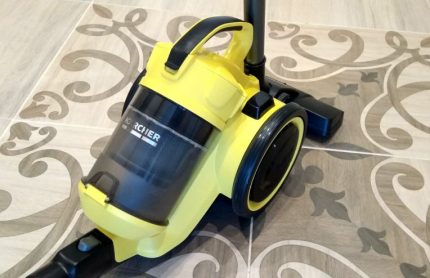 Le modèle Karcher VC 3 peut nettoyer le parquet et les carreaux Aspirateur au sol
