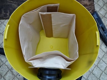 Saco dentro da lixeira Controle de enchimento de sacos